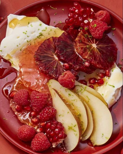 Red Citrus Salad with Berries, Pears and Pomegranateswomansday Salad With Berries, July Appetizers, Easter Appetizers Easy, Holiday Brunch Recipes, Christmas Brunch Recipes, Easter Brunch Menu, Easter Food Appetizers, Thanksgiving Appetizers Easy, Pomegranate Recipes