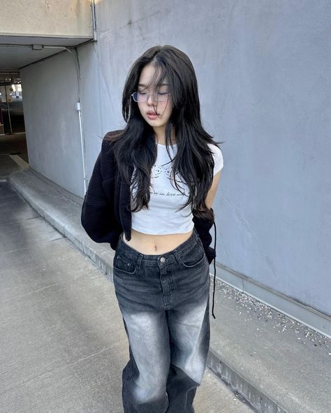 daisy choi Japan Outfit Winter, Daisy Choi, Clueless Outfits, Thrifted Outfits, Outfit Inspo Casual, Edgy Outfits, Korean Street Fashion, Just Girl Things, Casual Style Outfits