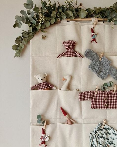 Diy Fabric Advent Calendar, Fabric Advent Calendar Diy, Sewing Advent Calendar, Christmas Calendar Diy, Advent Calendar Sewing Pattern, Advent Calendar Sewing, Advent Calendar Fabric, Homemade Advent Calendar, Homemade Calendar