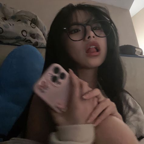 Asian Glasses, Girl With Glasses, Boys Glasses, 사진 촬영 포즈, Selfie Ideas Instagram, April 6, Foto Ideas Instagram, Girls With Glasses, Cute Poses For Pictures