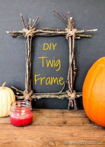 diy twig frame, crafts, diy, home decor Twig Frame, Diy Tableau, Beach Wreaths, Twig Christmas Tree, Twig Crafts, Twig Art, Rustic Ideas, Weekend Crafts, Cape House