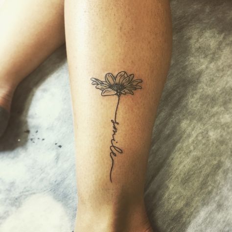 Flower Tattoo Name In Stem, Daisy And Name Tattoo, Daisy Tattoo With Words As Stem, Daisy With Name Tattoo, Daisy Tattoo With Name In Stem, Daisy Name Tattoo, Meaning Full Tattoos, Daisy Tattoo, Tattoo Script