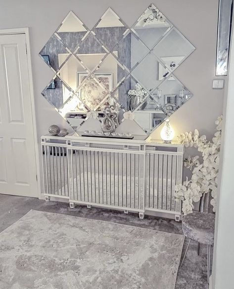 Diamond Mirror Wall, Mirror Photography Ideas, Washroom Decor Ideas, Silver Living Room, Mirror Decor Living Room, Mirror Interior Design, Wall Mirror Diy, Modern Bathroom Interior, Mirror Photography