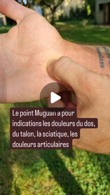 Nadia | Naturopathe | Aromatologue on Instagram: "Ppint de l'acupuncture de aitte Tung. Masser en rotation, sur chaque main, pendant 3 à 5mn. • • • • • • • ° • ° • • • #santé #acupuncture #sante #naturopathie #mtc #santenaturelle #naturopathe" Acupressure, Tai Chi, Acupuncture, Reiki, Massage, Medical, Yoga, On Instagram