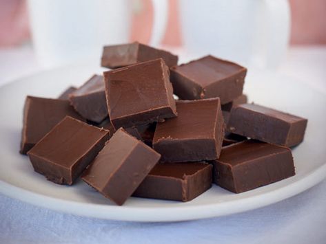 Rich Dark Chocolate Fudge - Whittaker's Fudge Aesthetic, Dark Chocolate Fudge Recipe, Fudge Ingredients, Chocolate Peanut Butter Fudge, Dark Chocolate Fudge, Fudge Recipes Chocolate, Fudge Recipes Easy, Caramel Fudge, Butter Fudge