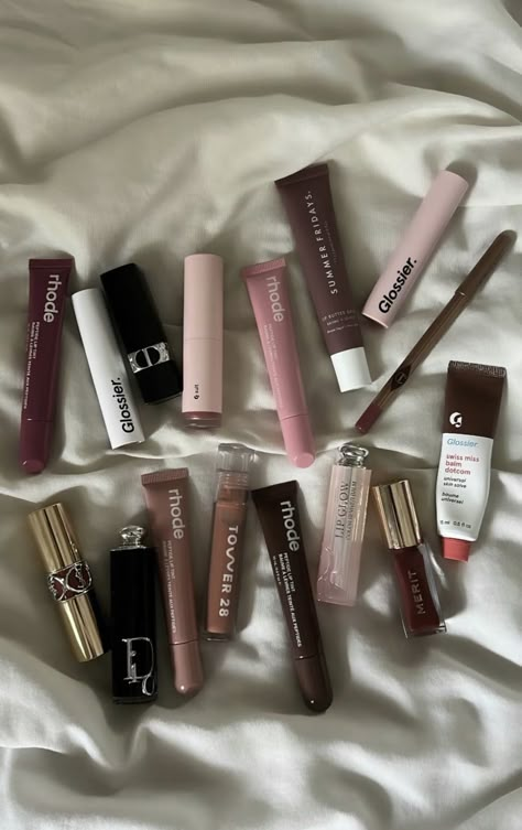 Makeup Items Aesthetic, Items Aesthetic, Dior Addict Lip Glow, Makeup Bag Essentials, Dior Addict Lip, Fancy Makeup, Makeup Needs, Dior Addict, Lip Glosses