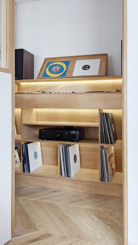 Lp Shelf, Dj Kit, Record Furniture, Vinyl Record Furniture, Vinyl Record Room, Dj Pics, Record Player Console, Dj Table, Tiny Desk