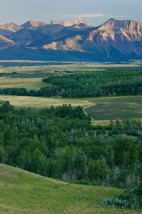 This photo is representative of the tribes that lived on the plains and how they were literally cut of by mountains on both east and west. Plains Landscape, Waterton Lakes National Park, Have Inspiration, Great Plains, Island Paradise, The Rocky Mountains, Alberta Canada, Canada Travel, Places Around The World