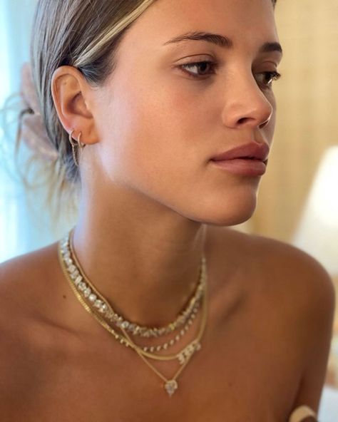 Pin • Instagram Sophia Richie, Brown Sequin Dresses, Lila Moss, La Outfits, Sofia Richie, Model Aesthetic, Nicole Richie, Old Money Style, Celebrity Red Carpet