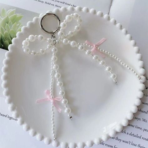 Visit My shop to see more✨✨✨ Women Keychain, White Keychain, Korean Bag, Girls Heart, Easy Paper Crafts Diy, Beaded Keychain, Diy Bracelet Designs, Bracelet Ideas, Cute Keychain