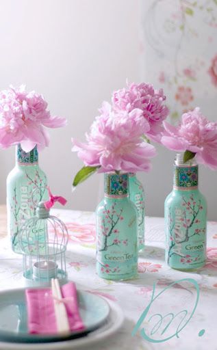 Peonies in Arizona Tea bottles...cute for an aqua/pink party. Sakura Party, Japan Party, Cherry Blossom Party, Japanese Party, Asian Party, Bohol, Pink Parties, Iced Tea, Decoration Table