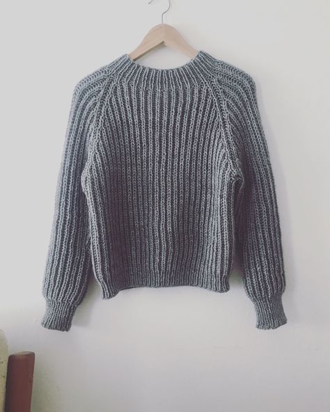 Nahtlosen Patentpullover von oben nach unten stricken! Brioche Sweater, Continental Knitting, Types Of Knitting Stitches, Brioche Knitting Patterns, Easy Sweater Knitting Patterns, Sweater Tutorial, Bulky Knit, Brioche Knitting, Brioche Stitch