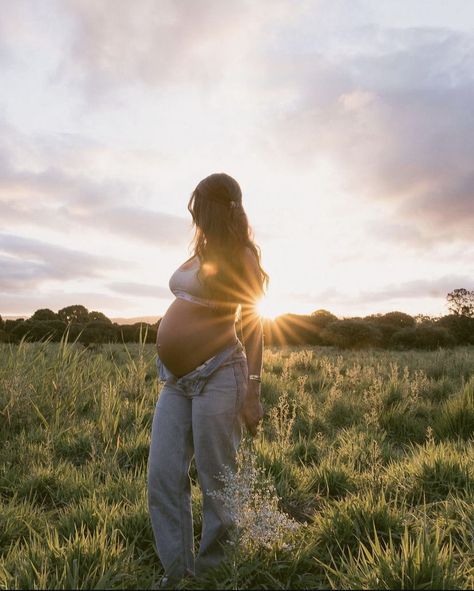 Maternity Photo Shoot Outfits, Maternity Photo Shoot Ideas Outdoor, Maternity Shoot Outdoor, Desert Maternity Shoot, Outdoor Pregnancy Photoshoot, 2023 Maternity, Natural Maternity Photography, Country Maternity, Fall Maternity Pictures