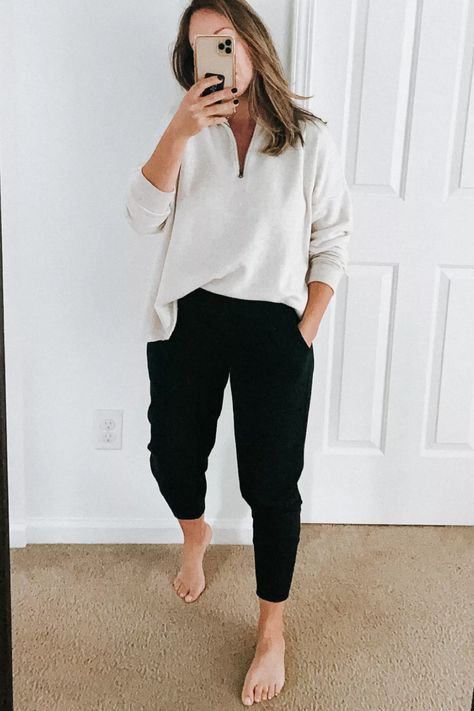 Preppy Mom Outfits Fall, Rainy Day Joggers Outfit, Lounge Jogger Outfit, Comfy Mama Outfits, Wfh Outfits 2023, Casual Everyday Mom Outfits, Wfh Style Women, Comfy Relaxed Outfits, Comfy Sahm Outfits