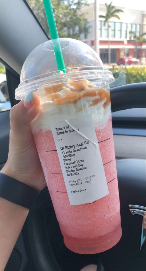 girl holding pink starbucks drink in tesla car. grande strawberry acai refresher with three vanilla bean powder and sugar free vanilla double blended with whip blended in and on top and add caramel drizzle on top. Starbucks Drink Ideas, Starbucks Frappuccino Recipe, Menu Drink, Starbucks Drink Menu, Strawberry Acai Refresher, Starbucks Secret Menu Recipes, Cold Starbucks Drinks, Starbucks Drinks Diy, Secret Starbucks Recipes