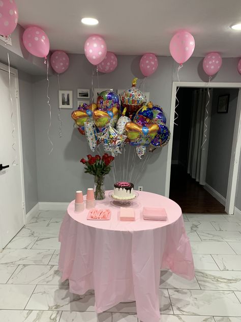 Last Minute Bday Party Ideas, Mini Birthday Party Ideas At Home, Basement Birthday Party Decorations, Small At Home Birthday Party Ideas, Small Surprise Party Ideas, Small Birthday Setup, Simple Birthday Setup At Home, Last Minute Birthday Decorations, Last Minute Party Ideas