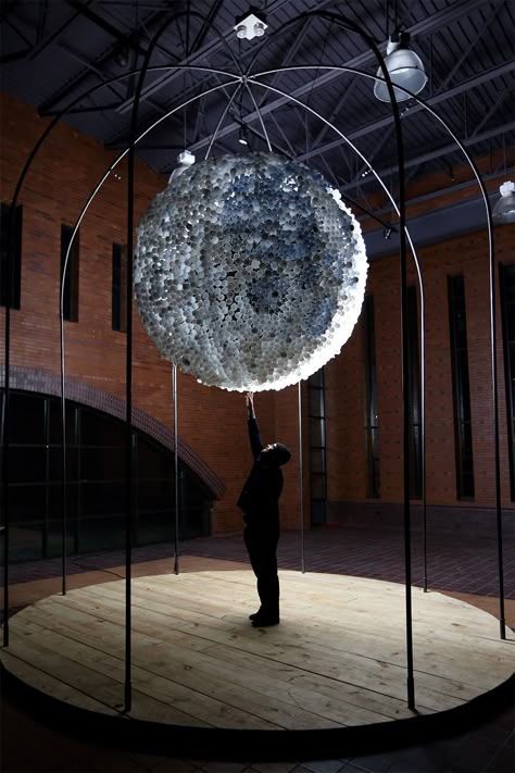 New Moon: An Interactive Light Installation Made from 5,500 Repurposed Light Bulbs Interactive Light Installation, Recycled Light Bulbs, Colossal Art, Old Lights, Interactive Installation, Interactive Art, Light Sculpture, Sculpture Installation, Light Installation