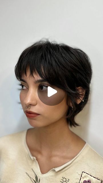 Vero Sainz Peluquería on Instagram: "the alice cullen hair but make it 2024 ⭐️ bixie haircut (bob+pixie) para @winx.sbn <3  haircut @sainz_vero   #bixie #bixiecut #bixiehaircut #bob #pixie #shorthairstyle" "bixie" Haircut 2022 Short, "bixie" Haircut 360, Short Haircuts Women 2024, Shixie Haircut Girl, Short Haïr Cut For Round Face, Bixie 90s Haircut With Bangs, Pixie Cut Girl, Alice Cullen Haircut, Asian Pixie Haircut