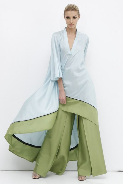 Chado Ralph Rucci Resort 2013 Ralph Rucci, Look Legging, Fashion Basics, Weird Fashion, Clothing Details, Resort Collection, Muslimah Fashion, Moda Vintage, Abaya Fashion