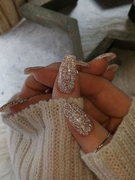 Gold Sparkle Nails, Christmas Nails Glitter, Champagne Nails, Classy Nail Art Ideas, Nye Nails, New Years Eve Nails, Glittery Nails, Gold Glitter Nails, Sparkle Nails