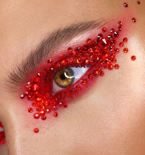 # Beauty Rhinestone Makeup, Avant Garde Makeup, Red Makeup, Creative Makeup Looks, Make Up Looks, Fantasy Makeup, Glitter Makeup, Editorial Makeup, Makati