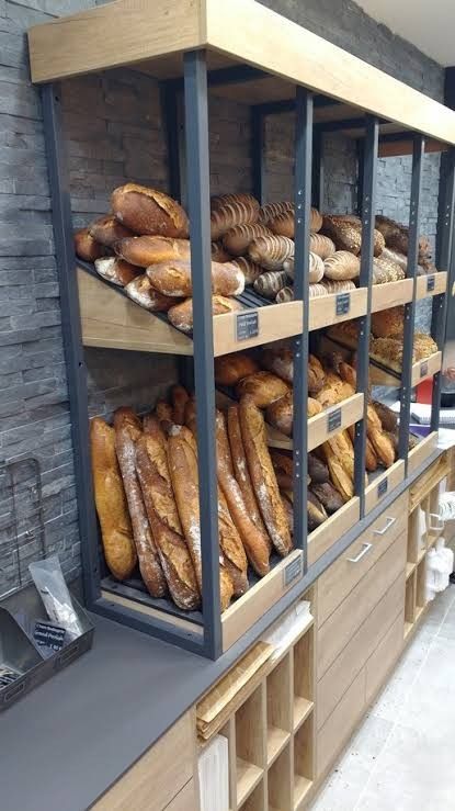 Bread Display, Cafe Display, Pastry Display, Bakery Interior, Bakery Design Interior, How To Store Bread, Bread Shop, Miniature Bakery, Bakery Display