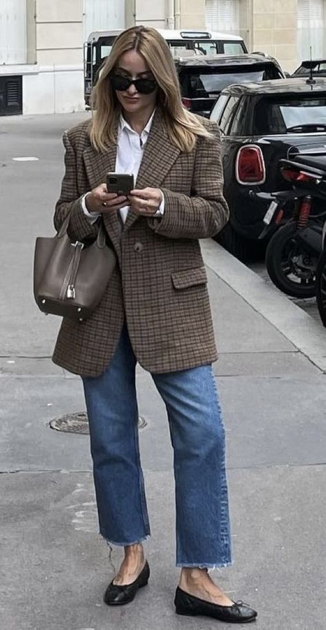 Coat Over Blazer Outfit, Sport Coat Outfit Women, Current Fall Fashion Trends, Brown Blazer And Jeans Outfit, Toteme T Lock Bag Outfit, Leggings With Blazer, Oversized Plaid Blazer Outfit, Brown On Brown Outfit, Vintage Blazer Outfit