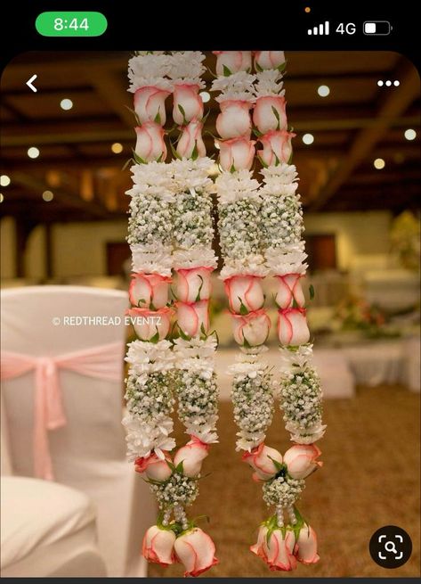 Garland For Indian Wedding, South Indian Wedding Garlands Flowers, Wedding Reception Garland South Indian, Flower Garland Wedding Indian Hindus, Wedding Garlands South Indian Marriage, Marriage Garlands Indian, 1st Night Room Decoration, Wedding Garlands South Indian, Marriage Garlands