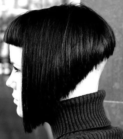 severe a-line bob with shaved nape Goth Haircuts, Square Haircut, Alternative Haircuts, Short Stacked Bob Hairstyles, A Line Hair, Inverted Bob Short, Shaved Bob, A Line Haircut, Bald Look