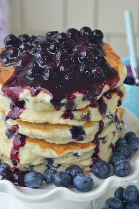 Basic Pancake Recipe, Fluffy Blueberry Pancakes, Blueberry Pancakes Recipe, Berry Pancakes, Pancake Recipe Easy, Blueberry Breakfast, Pancake Recipes, Pancakes Easy, Blueberry Pancakes