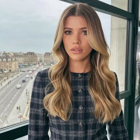 Hair Pulling, Lionel Richie, Sofia Richie, Blonde Hair Color, Mode Inspiration, Beauty Trends, Summer Hairstyles, Wavy Hair, Hair Looks