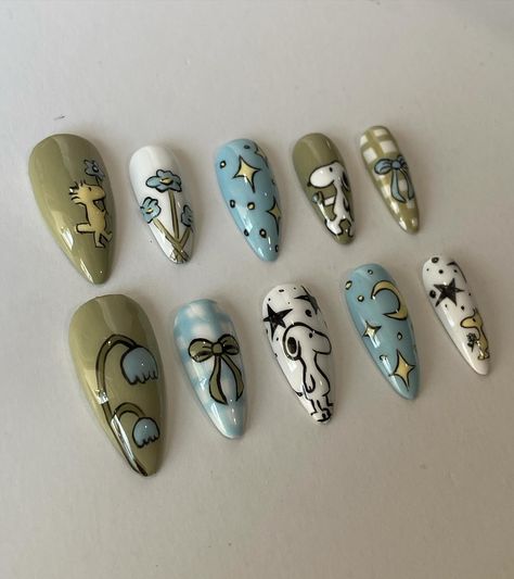 I LOVED this commission Dm me for custom press ons! . . . . #tampa #florida #tampanailtech #custompressonnails #pressonnails #nailinspo #fallnails #snoopy Snoopy Fall Nail Designs, Snoopy Winter Nails, Christmas Nails Snoopy, Peanuts Christmas Nails, January Nail Art Designs, Snoopy Nails Design, Nails With Stickers Design, Greys Anatomy Nails, Christmas Snoopy Nails