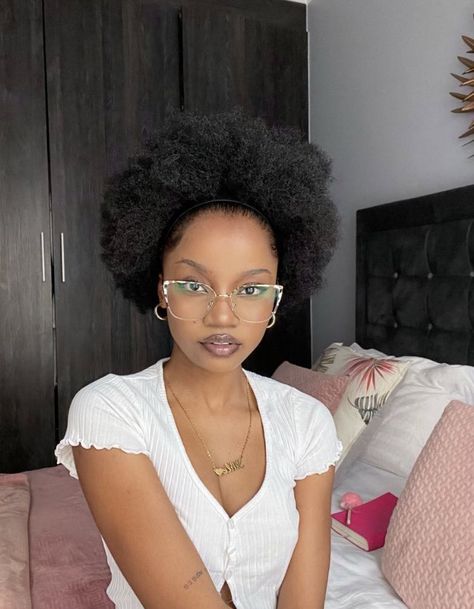 #naturalhairstyles #naturalhair #kinkyhair #blackwomenhairstyles #unique #beautifulhair #blackgirl Afro With Glasses, Afro And Glasses, Sketchbook Draws, Afro Hair Woman, Model Walk, Coiling Natural Hair, Hair Aesthetics, Natural Hair Woman, Pose Inspiration