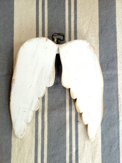 How to make Angel wings. Make Angel Wings, Wooden Angel Wings, Wooden Angels, Antler Wall Decor, Diy Angel Wings, Log Cabin Quilt Blocks, Antler Wall, Wooden Angel, Angel Artwork