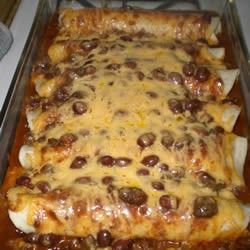 Country Girl at Home: Pinned it, Made it! Monday ~ Week 19 ~ Chili Hotdogs, Chili Dog Casserole, Chili With Beans, Chili Dog, Chili Dogs, Tater Tots, Casserole Dish, Tortillas, Main Dish Recipes