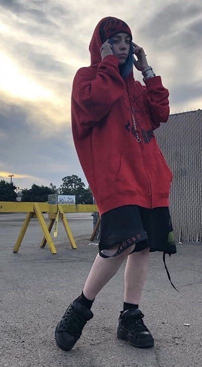 Billie Eilish Billie Eilish Best Outfits, Billie Eilish Fits, Billie Eilish Style Outfits, Billie Eilish Outfits Ideas, Billie Eilish Outfits Inspired, Billie Outfits, Billie Eilish Style, Billie Style, Billie Eilish Fashion