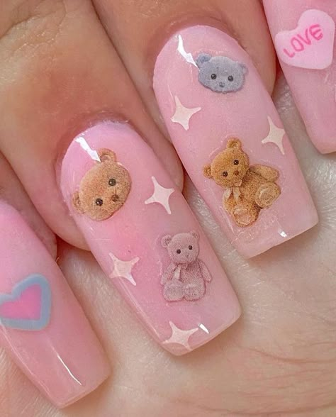 ~ʚ 🎃🕯🦇🕯🎃 ɞ‎‎‎‎~🦇 🥮 🦇, Source Teddy Bear Gel Nails, Pokemon Nails Acrylic, Teddy Bear Nails Acrylic, Bear Nails Acrylic, Bear Nails Designs, Cute Bear Nails, Teddy Nails, Teddy Bear Nail Art, Pink And Brown Aesthetic