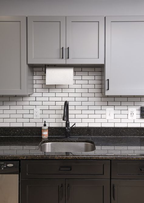 Backsplash Kitchen With Dark Countertops, Black Base Cabinets, Farmhouse Sinks Kitchen, Kitchen Cabinets Black And White, Kitchens Marble, Black And Grey Kitchen, Grey Granite Countertops, Marble Kitchens, Light Grey Kitchen Cabinets