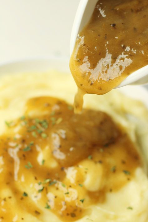 Easy Vegan Gravy Recipe (Perfect For Thanksgiving) Vegan Gravy Recipe, Vegetarian Gravy Recipe, Make Ahead Gravy, Meat Gravy, Gravy From Scratch, Vegetarian Gravy, Vegan Gravy, Vegan Salad Dressing, Vegan Sides