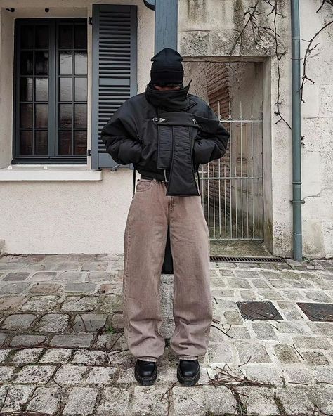 Black jacket, oversized jacket, black hat, oversized hoodie, oversized t, oversized t shirt, brown pants, brown baggy pants, baggy jeans, oversized pants, brown jeans, black shoes, Aesthetic streetwear, aesthetic street fit, Men's outfit. Black Shoes Aesthetic, Brown Baggy Pants, Beige Jacket Outfit, Black Baggy Jeans Outfit, Oversized Hoodie Men, Black Baggy Jeans, Baggy Jeans Outfit, Aesthetic Street, Shoes Aesthetic