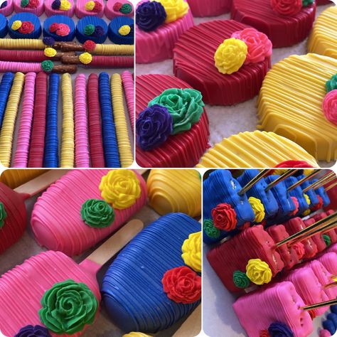 Fiesta Theme Sweets Table, Mexican Theme Candy Table Ideas, Fiesta Cake Pops Mexican, Mexican Theme Party Treats, Fiesta Theme Party Dessert Tables, Fiesta Rice Crispy Treats, Mexican Party Treats Table, Fiesta Themed Desserts, Fiesta Themed Treats