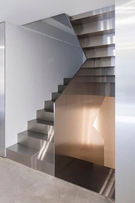 Gallery of Andersson Bell | Creative Studio Unravel | Media - 40 Studio Unravel, Staircase Design Modern, Stairs In Living Room, Rooftop Terrace Design, Steel Stairs, Metal Stairs, Stair Handrail, Interior Stairs, Terrace Design