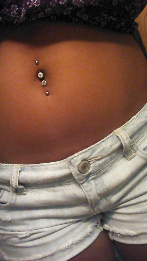 I really want to get a double bellybutton piercing. Just missing one of the piercings. Belly Button Piercing Bottom, Double Belly Piercing, Cute Belly Rings, Bellybutton Piercings, Button Piercing, Tattoo Zeichnungen, Double Piercing, Cool Piercings, Cute Piercings