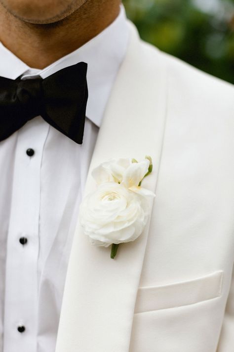 Beach Reception, Ranunculus Boutonniere, Ranunculus Wedding, White Rose Boutonniere, Ranunculus Bouquet, Groom Buttonholes, White Boutonniere, Inside Weddings, Wedding Party Flowers