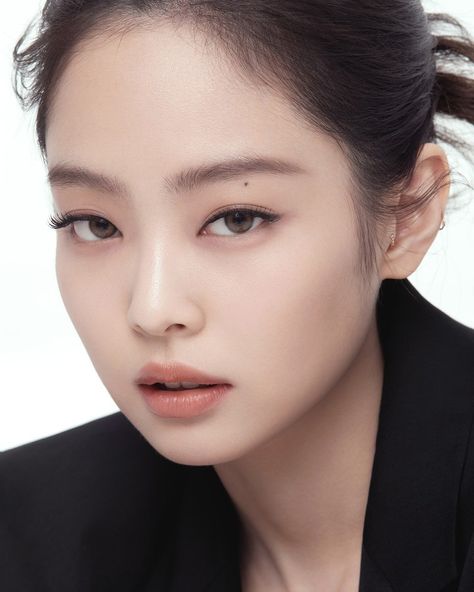 Jennie Photoshoot, Miss Jennie Kim, Eye Surgery, Edgy Makeup, Jennie Kim Blackpink, Eye Makeup Art, Kiss Makeup, Eye Makeup Remover, Kim Taehyung Funny