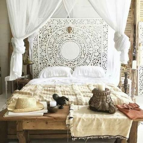 Bohochic Interiors, Dekorasi Maroko, Moroccan Style Bedroom, Moroccan Decor Bedroom, Moroccan Inspired Bedroom, Moroccan Inspired Decor, Moroccan Style Home, White Wood Paneling, Design Ložnic