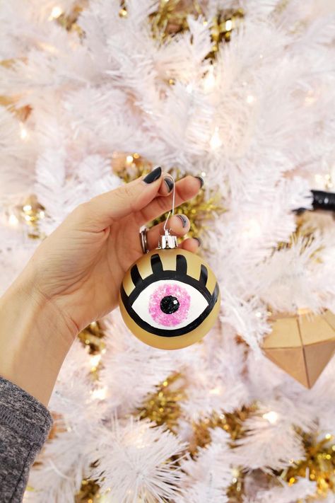 Beauty Ornaments, Eye Ornament, Ornament Diy, A Beautiful Mess, Different Holidays, 15 Diy, Navidad Christmas, Christmas Ornaments Homemade, Beautiful Mess