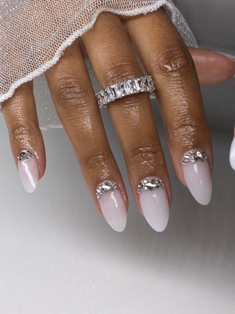 Almond nails Oval Plain Nails, Plain Nails, Oval Nails, Nails Designs, Almond Nails, White Nails, Simple Nails, Nail Inspo, Almond