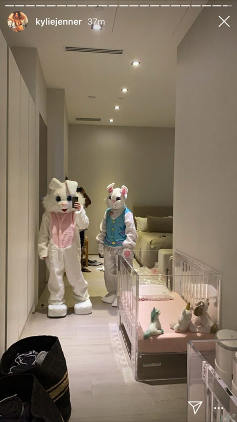 Kylie Jenner Bunny Costume, Busy Phillips, Kylie Jenner Dress, Kris Jenner House, Kylie Jenner House, Kardashian House, Stile Kylie Jenner, Jenner House, Stormi Webster