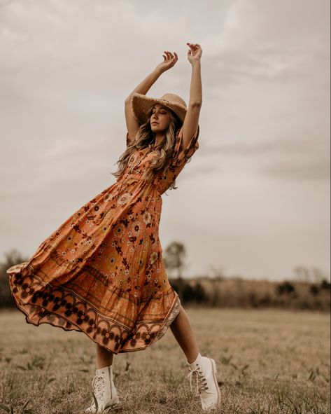 Boho girl photoshoot, field photoshoot, wilderness photoshoot, boho style, maxi dress, summer dress, summer style Bohemian Portrait Photography, Woodstock Inspired Photoshoot, Boho Shoot Photography, 70s Senior Photoshoot, Woodstock Photoshoot, Self Love Photoshoot Ideas Outdoor, 70s Senior Pictures, Boho Dress Photoshoot, Boho Headshots